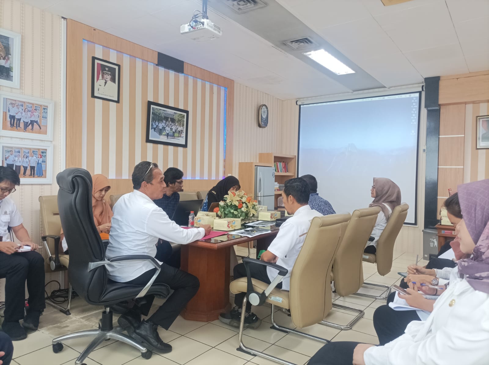 Rakor Persiapan Pameran Foto "Sewindu Semarang" di Ruang Rapat Asisten Administrasi Umum